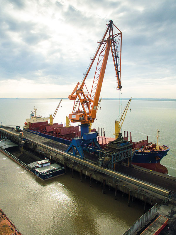 Entladung eines Seeschiffes